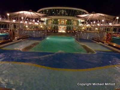 Surf pool